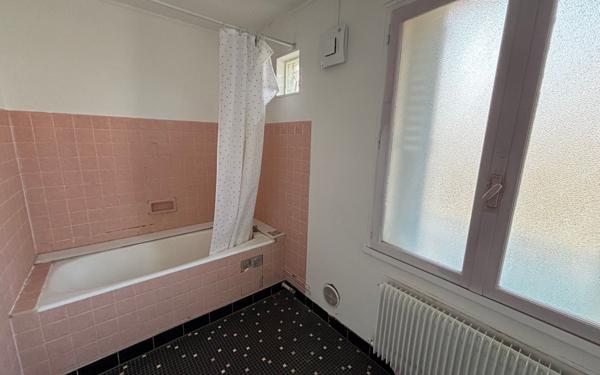 Maison à vendre    4 pièces • 105 m2 Ay