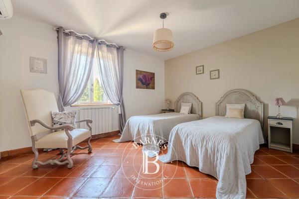 Cheval-Blanc, Maison 5 Chambres -  391 m² à vendre