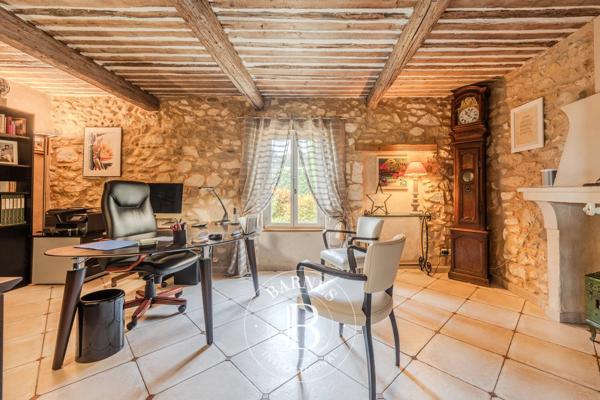 Cheval-Blanc, Maison 5 Chambres -  391 m² à vendre