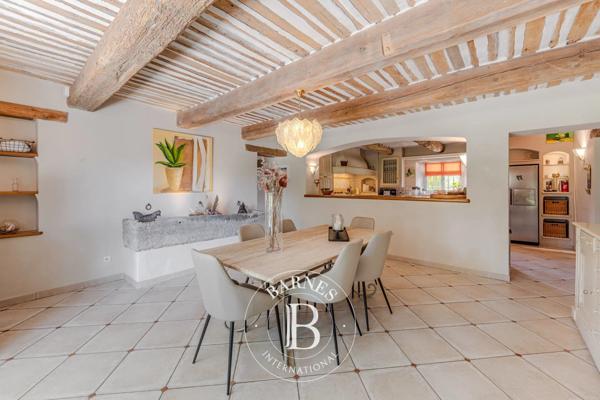 Cheval-Blanc, Maison 5 Chambres -  391 m² à vendre