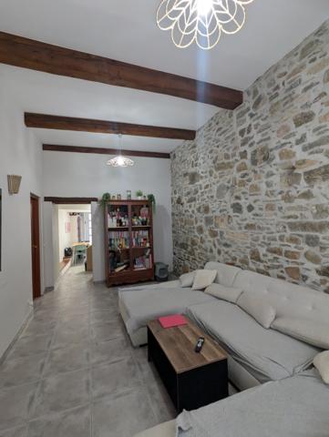 Maison de village 2 chambres et VASTE REMISE