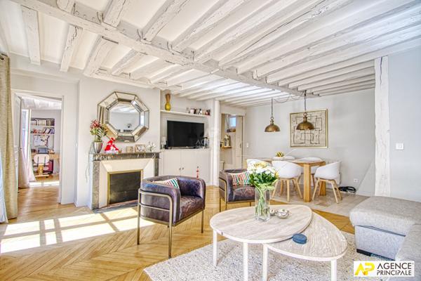 Paris 7ème rue du Bac Appartement 4 pièces 95.8 m² situé au 3ème étage sur cour avec chambre de service et cave €1 720 000 ** - Référence 25875