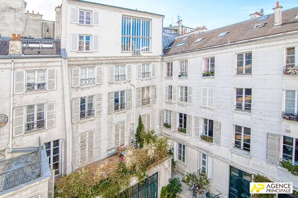 Paris 7ème rue du Bac Appartement 4 pièces 95.8 m² situé au 3ème étage sur cour avec chambre de service et cave €1 720 000 ** - Référence 25875