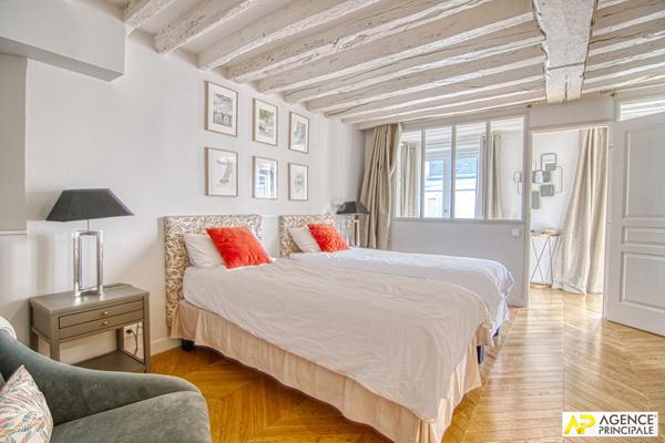 Paris 7ème rue du Bac Appartement 4 pièces 95.8 m² situé au 3ème étage sur cour avec chambre de service et cave €1 720 000 ** - Référence 25875