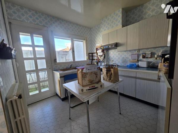 Maison de ville avec sous-sol, 4 chambres et petit jardin
