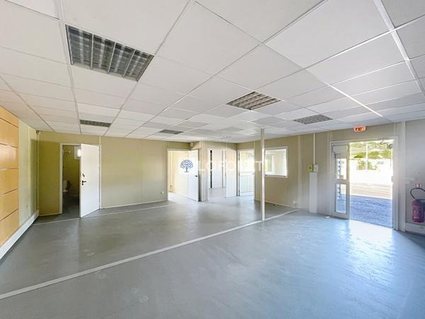 Location local commercial près de NYONS - 147 m² - 1 600 €/mois