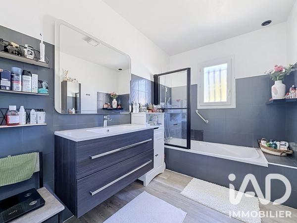 Maison à vendre 4 pièces 90 m² Saint-Julien-les-Rosiers