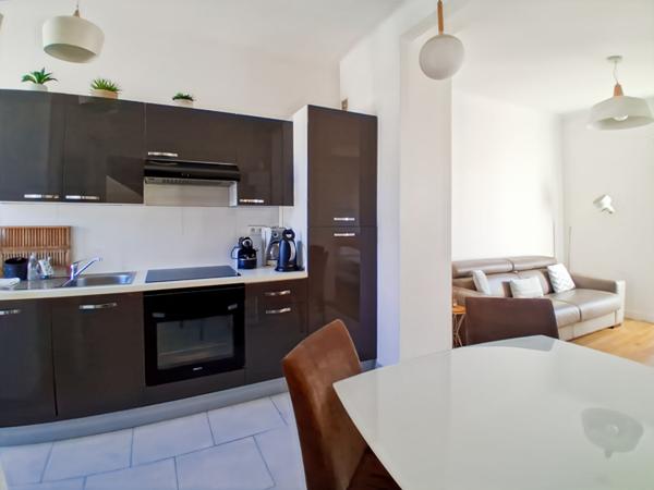 Cannes centre proche gare très beau 2 pièces moderne