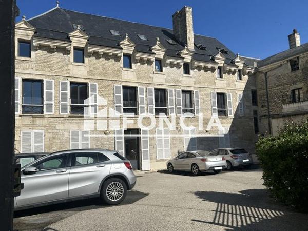 Location Appartement 5 pièces 177 m² - 17 RUE DU PETIT BANC Niort 79000