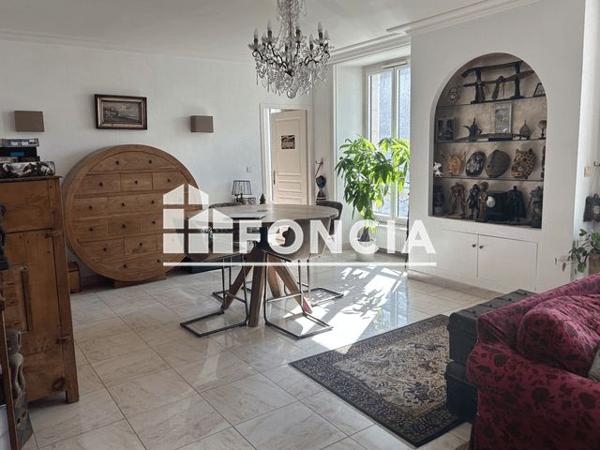 Location Appartement 5 pièces 177 m² - 17 RUE DU PETIT BANC Niort 79000