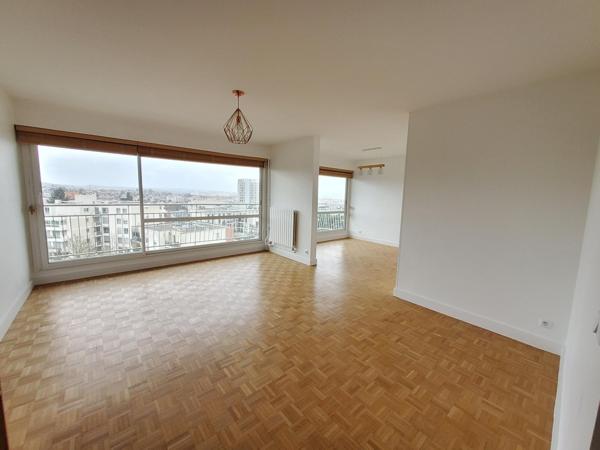 Appartement T5 familial, pratique, fonctionnel, bien agencé avec vue imprenable sur Paris !