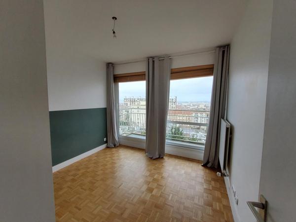Appartement T5 familial, pratique, fonctionnel, bien agencé avec vue imprenable sur Paris !