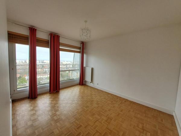 Appartement T5 familial, pratique, fonctionnel, bien agencé avec vue imprenable sur Paris !