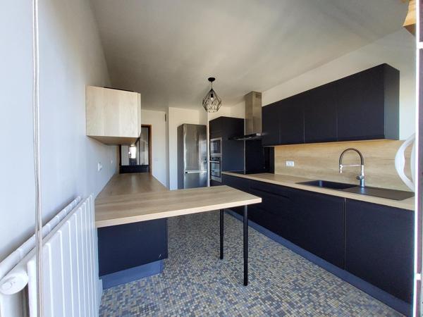 Appartement T5 familial, pratique, fonctionnel, bien agencé avec vue imprenable sur Paris !