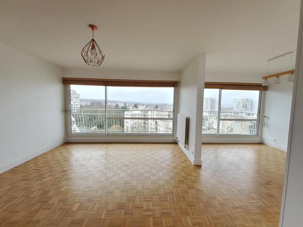 Appartement T5 familial, pratique, fonctionnel, bien agencé avec vue imprenable sur Paris !