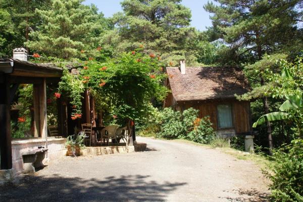 Chalet en bois niché dans la nature et sa dépendance a seulement 20 min de Bergerac