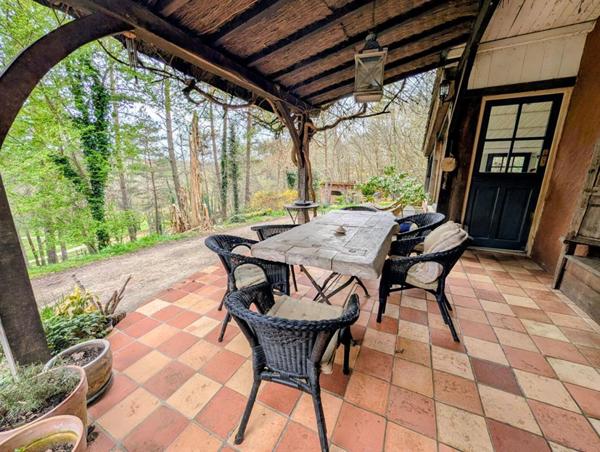 Chalet en bois niché dans la nature et sa dépendance a seulement 20 min de Bergerac