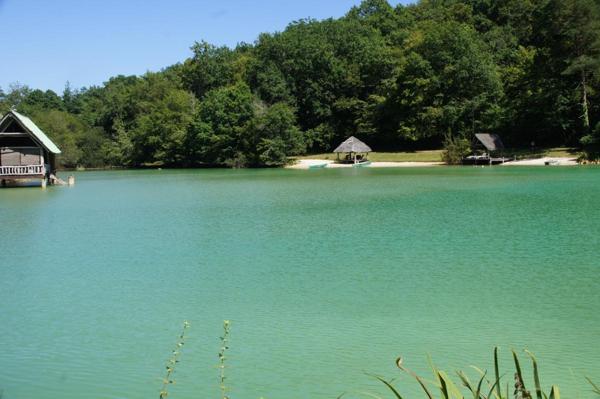 Chalet en bois niché dans la nature et sa dépendance a seulement 20 min de Bergerac