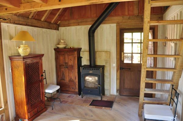Chalet en bois niché dans la nature et sa dépendance a seulement 20 min de Bergerac