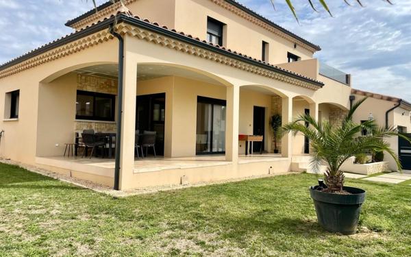 Maison à vendre    5 pièces •  Saint-Paul-Trois-Châteaux