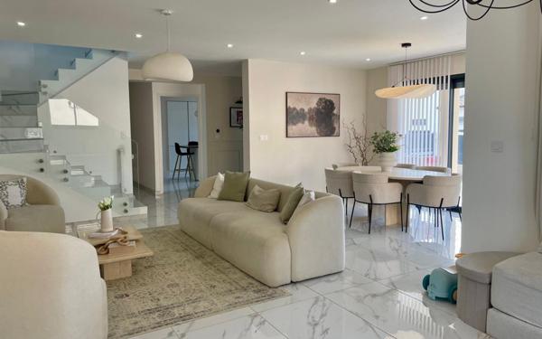 Maison à vendre    5 pièces •  Saint-Paul-Trois-Châteaux