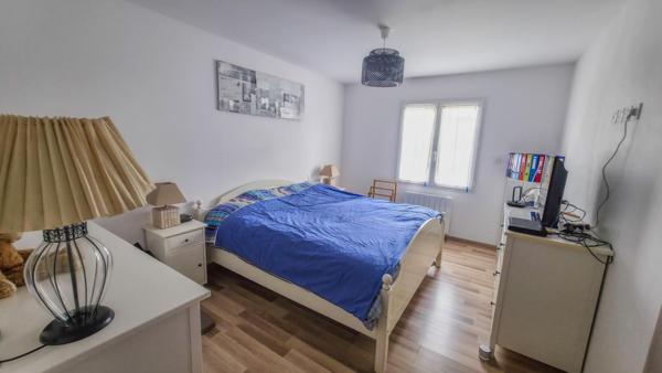 Bien moderne, lumineux et prêt à accueillir