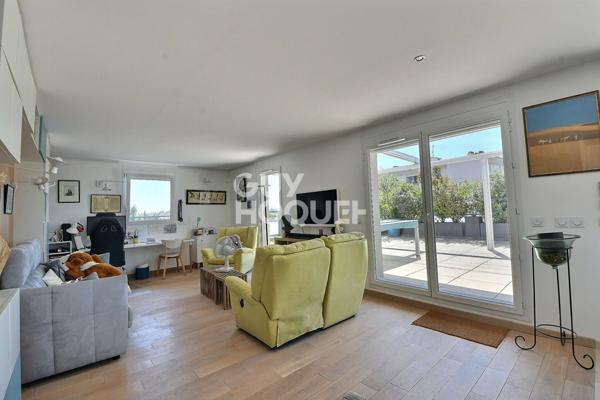 Bron Eglise - Appartement T2 de 76m² , dernier étage, grande terrasse sans vis-à-vis - Bron (69500)