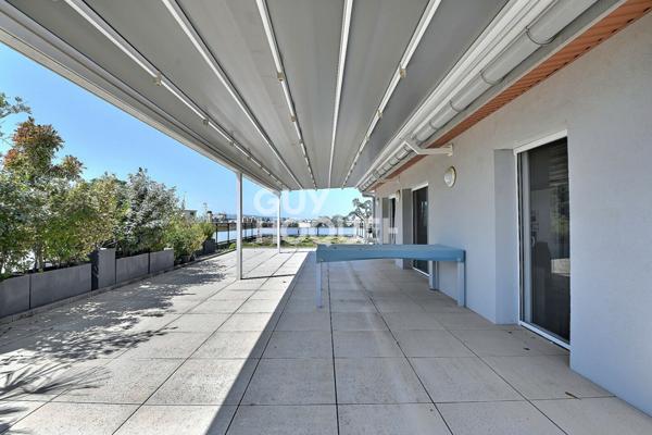Bron Eglise - Appartement T2 de 76m² , dernier étage, grande terrasse sans vis-à-vis - Bron (69500)