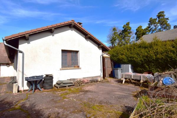 Maison avec grand atelier et terrain plat