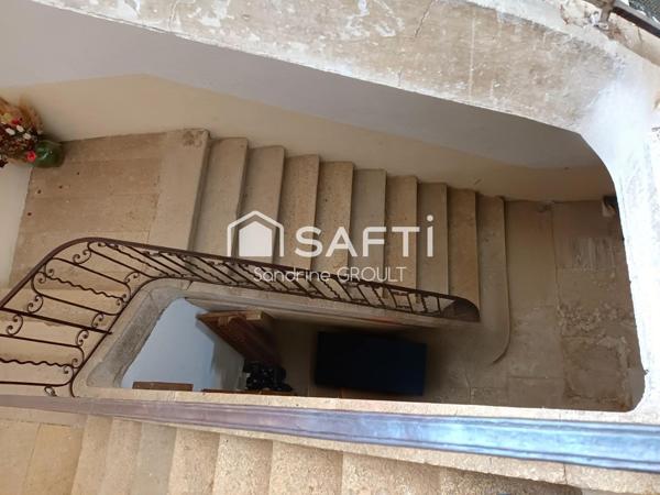 MAISON DE CARACTERE avec TERRASSE de 85m² et GARAGE de 90m²- GROS POTENTIEL D'AMENAGEMENT