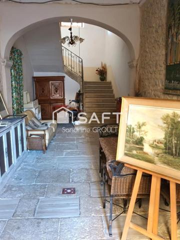 MAISON DE CARACTERE avec TERRASSE de 85m² et GARAGE de 90m²- GROS POTENTIEL D'AMENAGEMENT