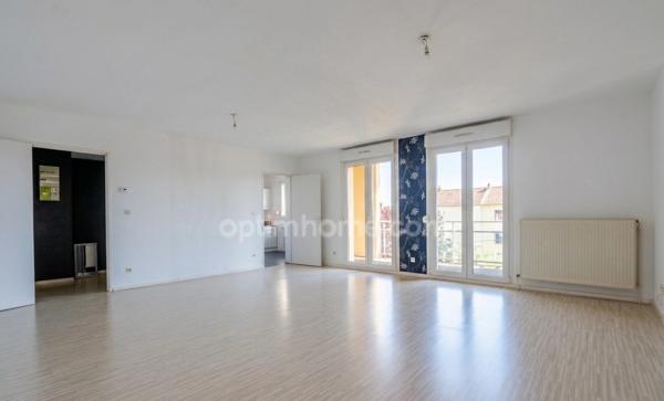 YUTZ - APPARTEMENT 3 PIECES DE 79 M² AVEC 2 CHAMBRES, UN BALCON ET UN GARAGE ! FORT POTENTIEL !