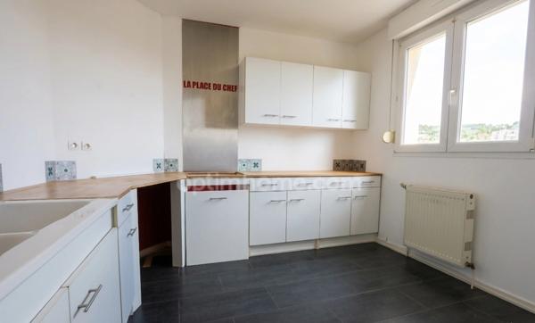 YUTZ - APPARTEMENT 3 PIECES DE 79 M² AVEC 2 CHAMBRES, UN BALCON ET UN GARAGE ! FORT POTENTIEL !