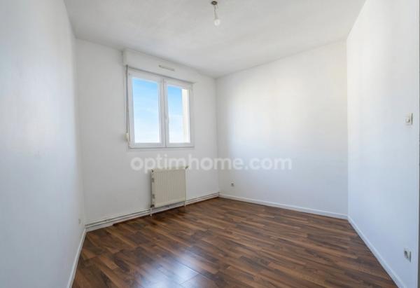 YUTZ - APPARTEMENT 3 PIECES DE 79 M² AVEC 2 CHAMBRES, UN BALCON ET UN GARAGE ! FORT POTENTIEL !