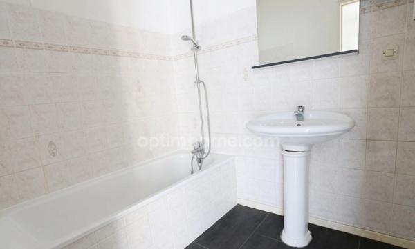 YUTZ - APPARTEMENT 3 PIECES DE 79 M² AVEC 2 CHAMBRES, UN BALCON ET UN GARAGE ! FORT POTENTIEL !