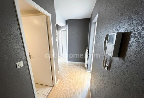 YUTZ - APPARTEMENT 3 PIECES DE 79 M² AVEC 2 CHAMBRES, UN BALCON ET UN GARAGE ! FORT POTENTIEL !