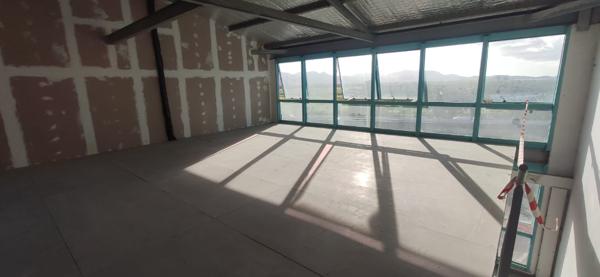 Location local commercial Ducos - 184 m² - 4 232 € / mois