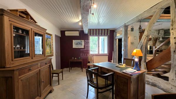 MAISON T6 - 250M² EN CAMPAGNE AVEC TERRAIN DE 2HA , SOURCES ET DEPENDANCES / PROCHE MONTREAL