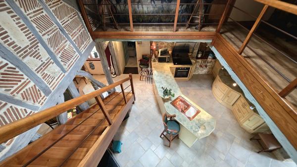 MAISON T6 - 250M² EN CAMPAGNE AVEC TERRAIN DE 2HA , SOURCES ET DEPENDANCES / PROCHE MONTREAL