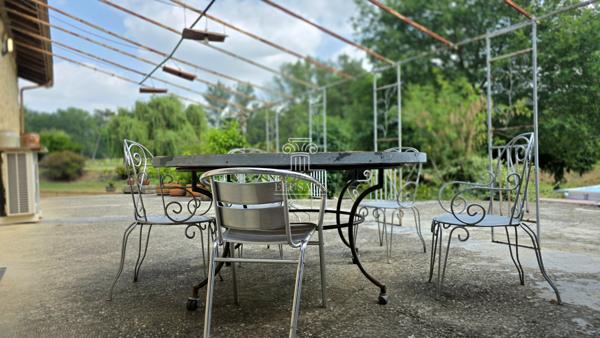 MAISON T6 - 250M² EN CAMPAGNE AVEC TERRAIN DE 2HA , SOURCES ET DEPENDANCES / PROCHE MONTREAL