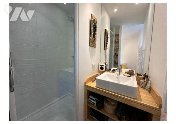 Idéalement situé en plein coeur de Saint-Servan, ce joli T2 d'environ 36 m² vous offre le confo...