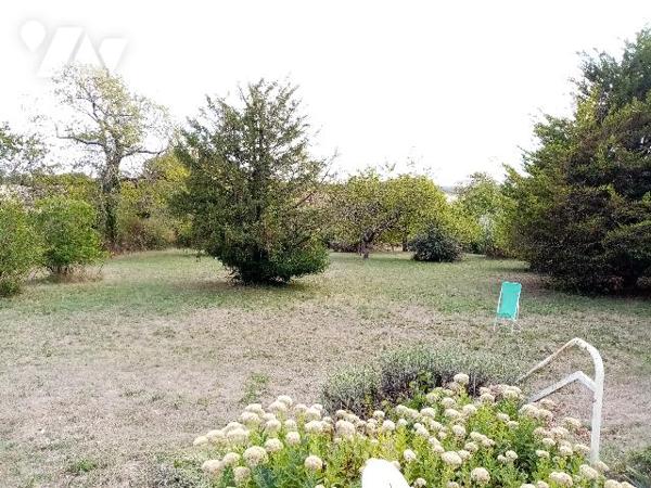 Pavillon avec grand terrain