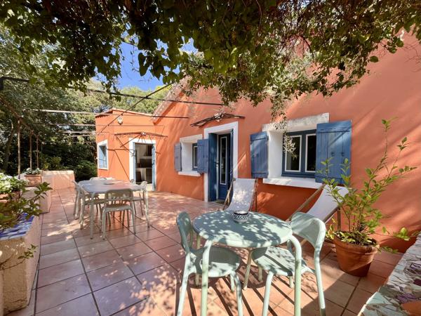 NIMES - QUARTIER LA PLANETTE - 2 MAISONS - JARDIN VERDOYANT - 4 CHAMBRES - PISCINE - CALME -