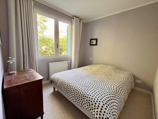 NIMES - QUARTIER LA PLANETTE - 2 MAISONS - JARDIN VERDOYANT - 4 CHAMBRES - PISCINE - CALME -