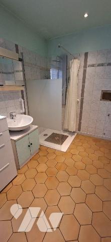 Maison à vendre à COUVRON ET AUMENCOURT, commune de 926 habitants située à 15km de LAON, 32km d...