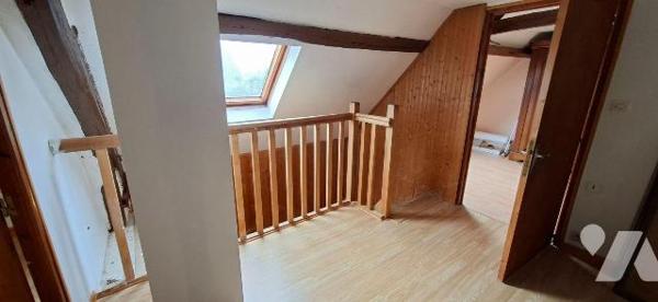 Maison à vendre à COUVRON ET AUMENCOURT, commune de 926 habitants située à 15km de LAON, 32km d...