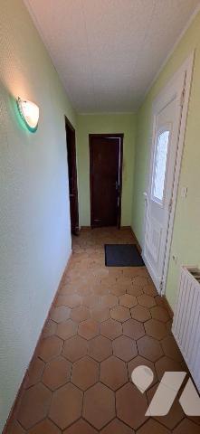 Maison à vendre à COUVRON ET AUMENCOURT, commune de 926 habitants située à 15km de LAON, 32km d...