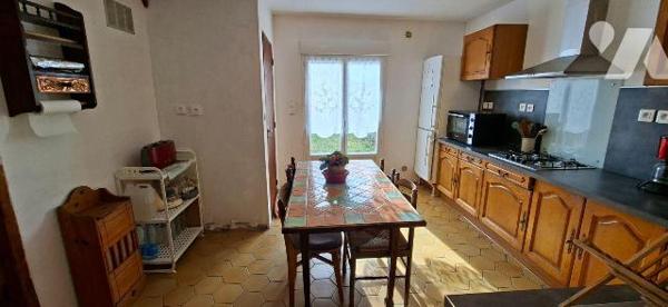 Maison à vendre à COUVRON ET AUMENCOURT, commune de 926 habitants située à 15km de LAON, 32km d...