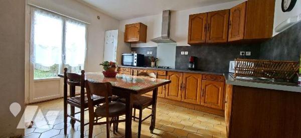 Maison à vendre à COUVRON ET AUMENCOURT, commune de 926 habitants située à 15km de LAON, 32km d...