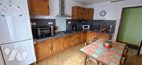 Maison à vendre à COUVRON ET AUMENCOURT, commune de 926 habitants située à 15km de LAON, 32km d...